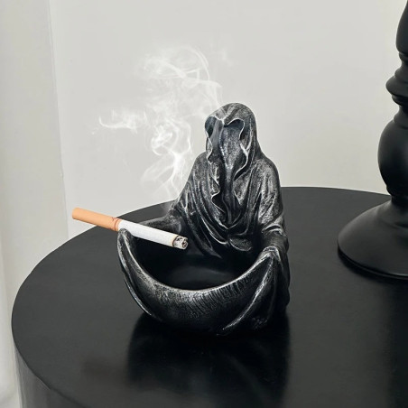 Vue Laterale Cendrier Goth Faucheuse Silencieuse des Cendres