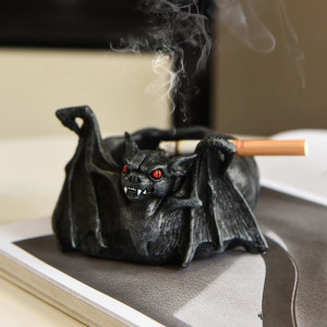 Vue de Face Cendrier Goth Chauve-Souris Démoniaque