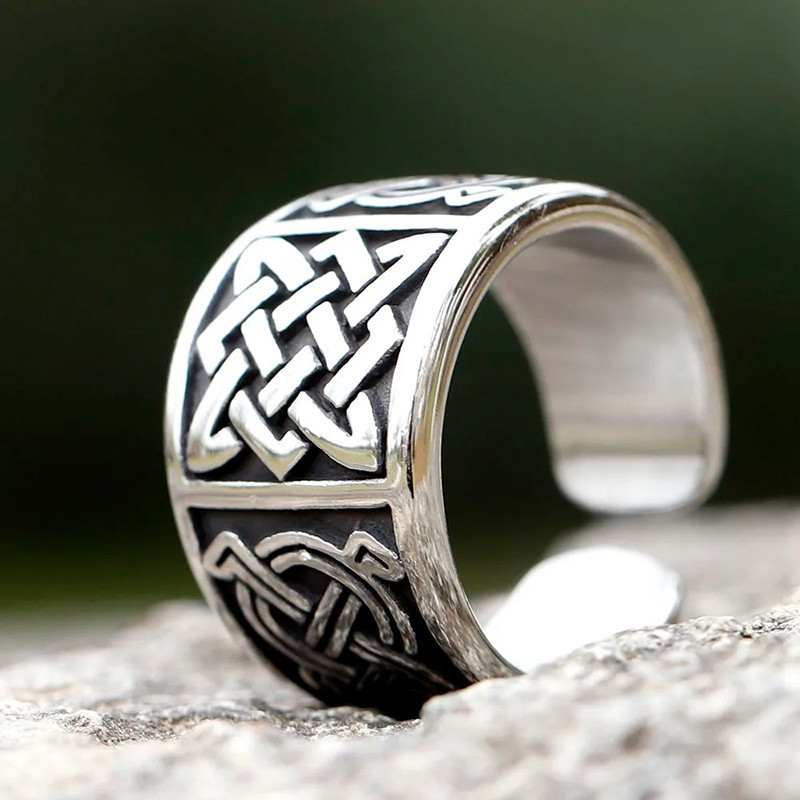 Vue Laterale Bague Viking "Boussole du Destin" (Vegvisir)