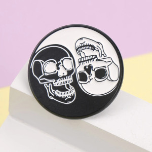 Avant Pins Tête de Mort Gothique "Dualité Yin Yang Macabre"