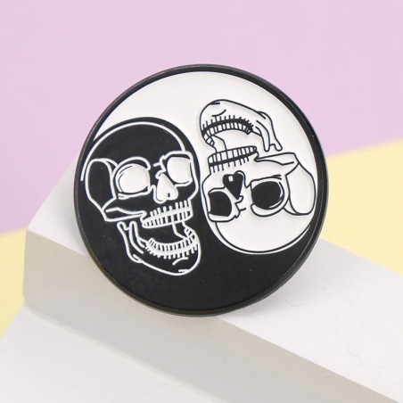 Avant Pins Tête de Mort Gothique "Dualité Yin Yang Macabre"