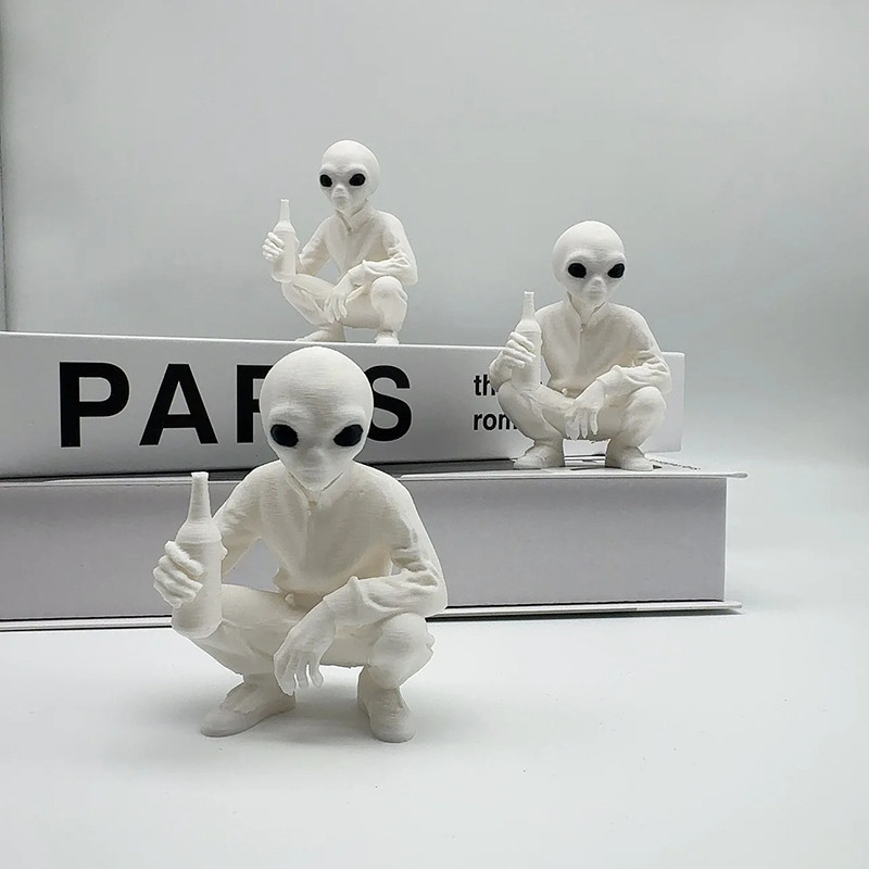 Figurine Détournée Alien Urbain Pose Rebelle