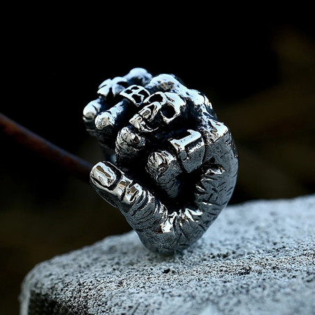 Vue Laterale Bague Tête de Mort "Poing Brut Skull Rider"