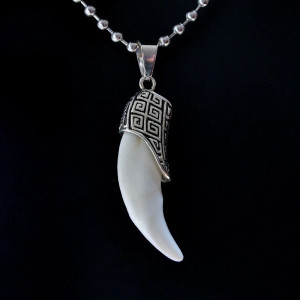 Collier Viking Loup L'Héritage d'Ulf-Vakt : Le Labyrinthe d'Asgard Modele 1
