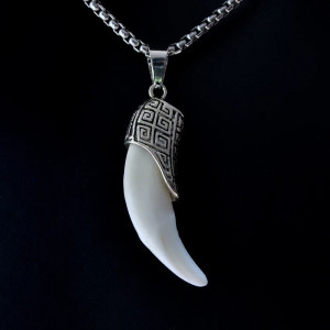 Collier Viking Loup L'Héritage d'Ulf-Vakt : Le Labyrinthe d'Asgard Modele 3