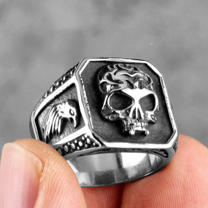 Vue Laterale Bague Motard Tête de Mort "Skull Hellfire Aigle Rebelle"