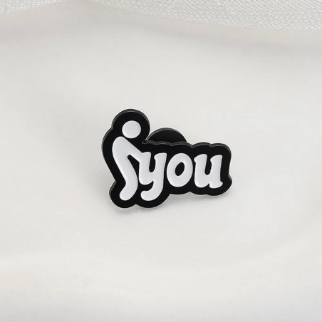 vue de Face Pins Rebelle Fun "Fuck You Cartoon"