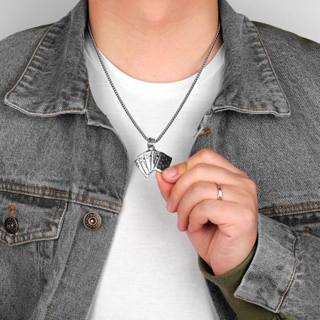 Vue Portee Collier Rock Poker “Quinte Royale Noire”