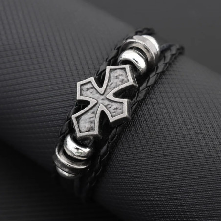 détails du Bracelet Templier Gothique “Croix du Gardien Noir”