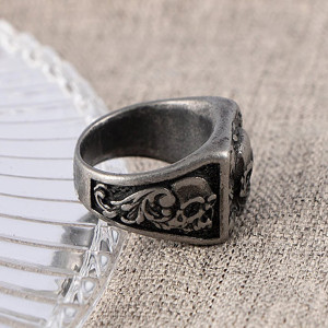 Bague Tête de Mort “Sceau des Roses Funèbres”