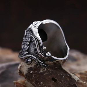 Vue Arrierre Bague Tête de Mort “Volutes du Néant”