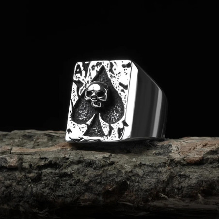 Vue de face Bague Tête de Mort “As de Pique Maudit”