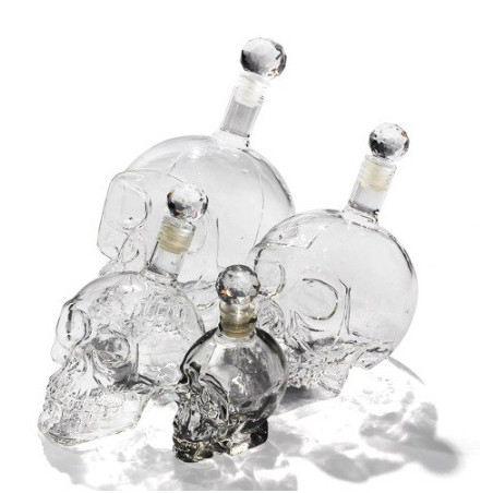 Vue complète de la Bouteille en Verre Tête de Mort