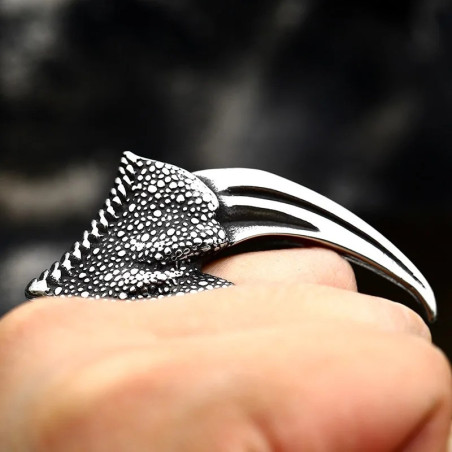 Vue Portee Bague Aigle THE RAPTOR | Anneau Serre d’Aigle Gothique