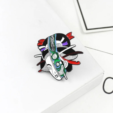 Pins Broche Japonaise Gothique “Geisha Oni Cybernétique”