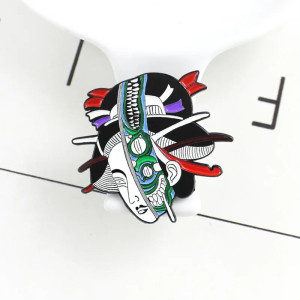 Pins Broche Japonaise Gothique “Geisha Oni Cybernétique”