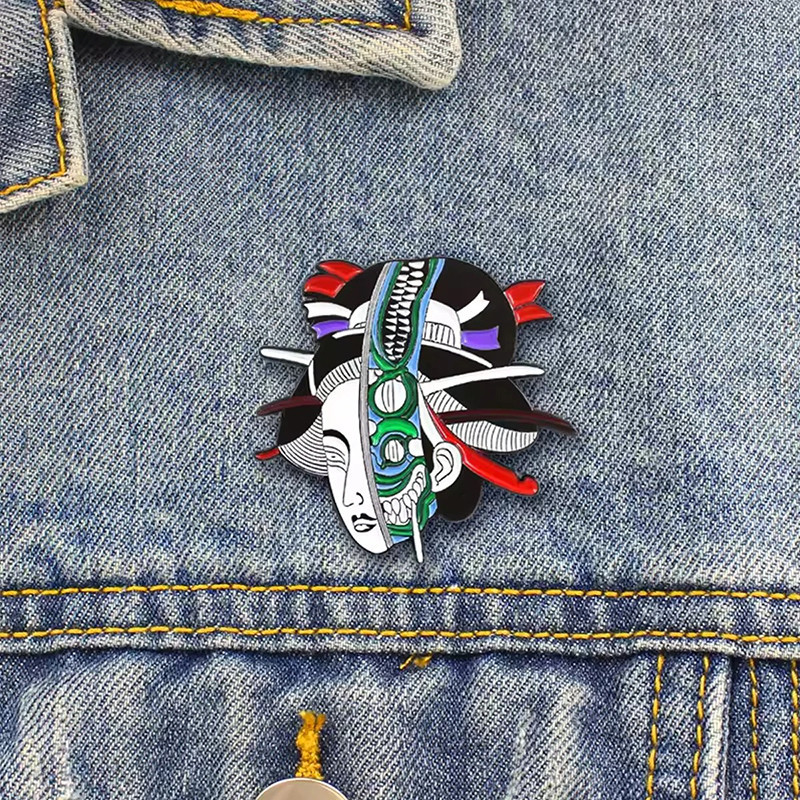 Pins Broche Japonaise Gothique “Geisha Oni Cybernétique”