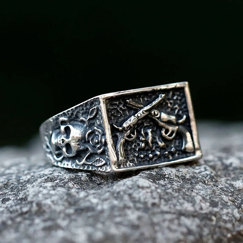 Vue Laterale Bague Tête de Mort “Hors-la-Loi des Roses Noires”
