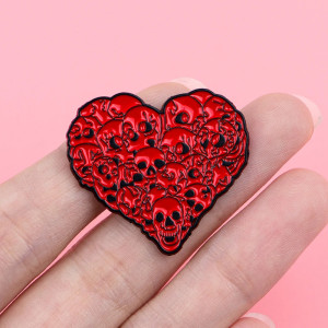 Pins Broche Tête de Mort “Cœur des Âmes Damnées”