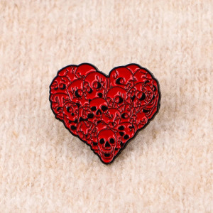 Avant Pins Broche Tête de Mort “Cœur des Âmes Damnées”
