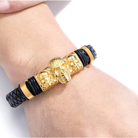Vue portée du Bracelet Tête de Mort “Réseau des Âmes Perdues” Couleur Or