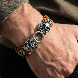 Vue portee Bracelet Tête de Mort “Chaîne des Pirates Maudits”