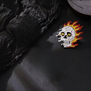 Magnifique Pins Broche Tête de Mort “Crâne Électrique en Flammes”
