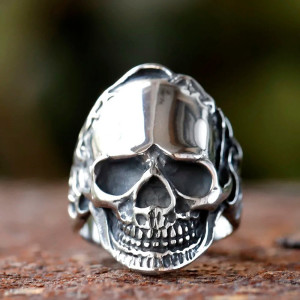 Avant Bague Tête de Mort “Crâne du Jugement Noir”