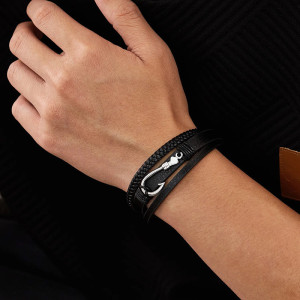 Vue portee Bracelet Crochet Marin “Ancre du Navigateur Noir”