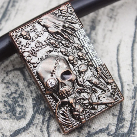 Briquet Tête de Mort Vintage Gravure Macabre Acier Noir “Alive” Couleur Rose