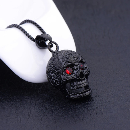 Vue de Cote Collier Tête de Mort Calavera "Regard Rubis" - 3 couleurs au choix !