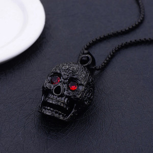 Vue de face Collier Tête de Mort Calavera "Regard Rubis" - 3 couleurs au choix !