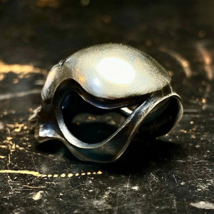 Vue Laterale Collier Tête de Mort "Crâne du Néant Primitif"