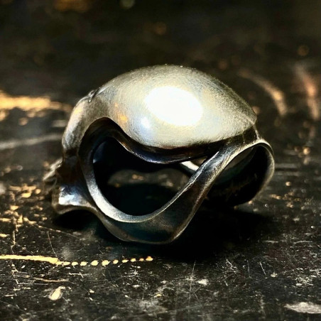 Vue Laterale Collier Tête de Mort "Crâne du Néant Primitif"