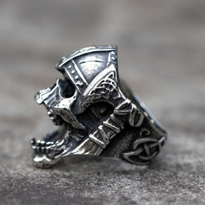 Vue laterale Bague Tête de Mort Viking “Hurlement du Berserker Maudit”