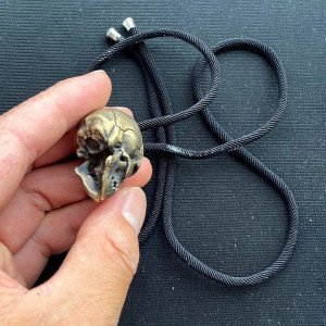 Collier Tête de Mort "Crâne Fracturé du Destin"