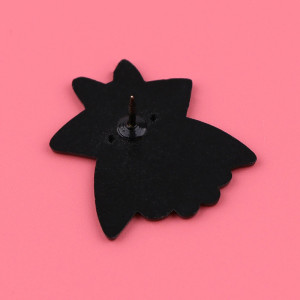 Vue Arrierre Pins Broche Gothique “Lapin Vampire Nocturne”