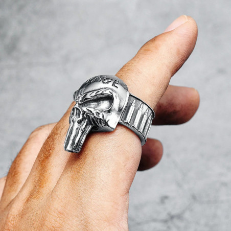 Vue portee Bague Tête de Mort “Crâne de la Vengeance Noire”