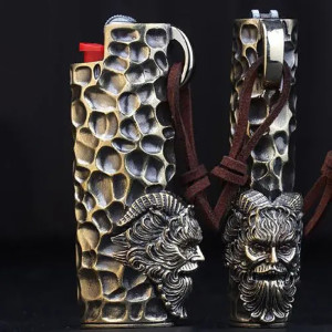 Étui Briquet Tête de Mort BIC J3 Crâne Cornu Démon Laiton Brut