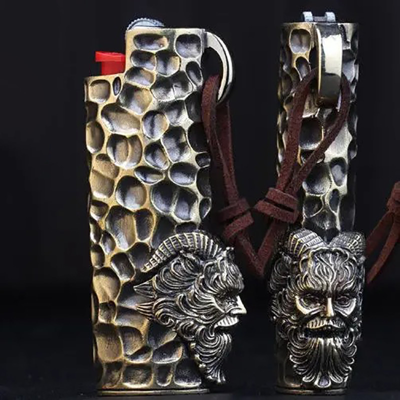 Étui Briquet Tête de Mort BIC J3 Crâne Cornu Démon Laiton Brut