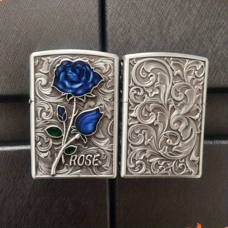 Vue Avant et Arrière du Briquet Rock Rose Gravée Gothique “Rose Éternelle” couleur bleu