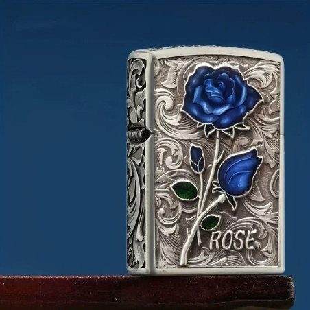 Briquet Rock Rose Gravée Gothique “Rose Éternelle” Couleur bleu
