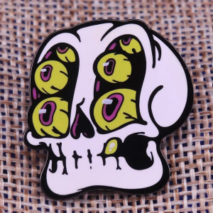 Avant Pins Broche Tête de Mort “Crâne aux Mille Regards”