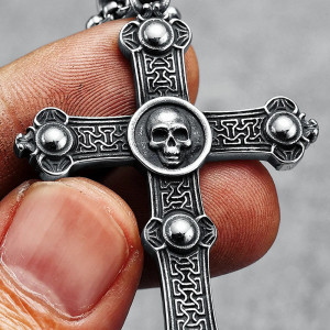 Collier Tête de Mort Gothique "Croix du Requiem Macabre"