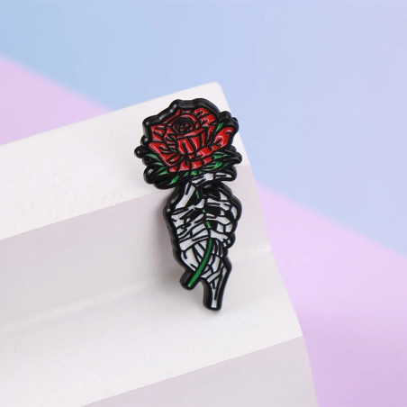 Avant Pins Tête de Mort Gothique “Rose des Âmes Éternelles”
