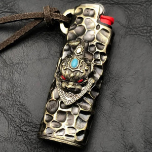Étui Briquet Tête de Mort Masque Oni BIC J3 Masque Oni Impérial Laiton Brut