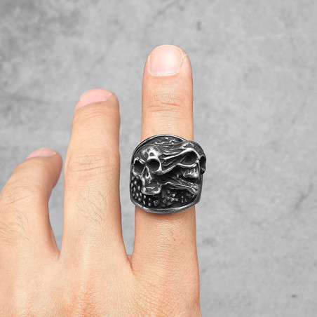 Vue portee Bague Tête de Mort “Âmes Schizophrènes”