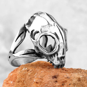 Vue Laterale Bague Tête de Mort "Crâne du Corbeau Noir"
