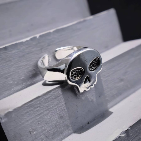 Détails de la Bague Tête de Mort Petit Crâne Maudit
