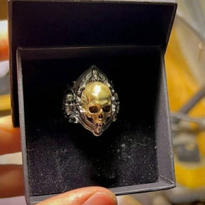 Bague Tête de Mort Trinité des Crânes Souverains Couleur or